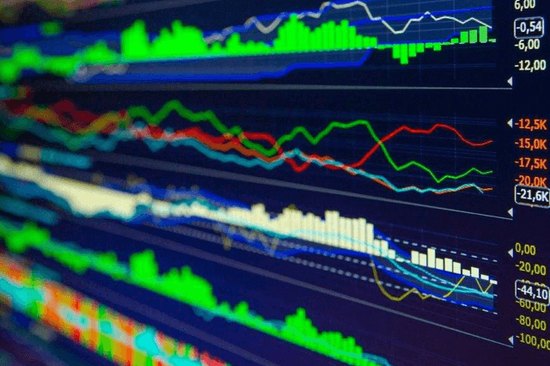 英伟达5名高管披露持股变动:黄仁勋4.57万股用于缴税,CFO套现765万美元